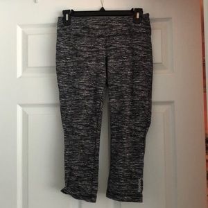 reebok patterned cropped leggings